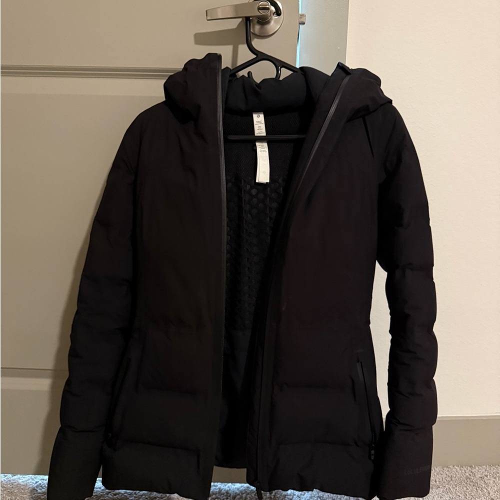 Lululemon black sleet street coat size 4